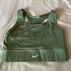 Women’s Nike active sports crop top